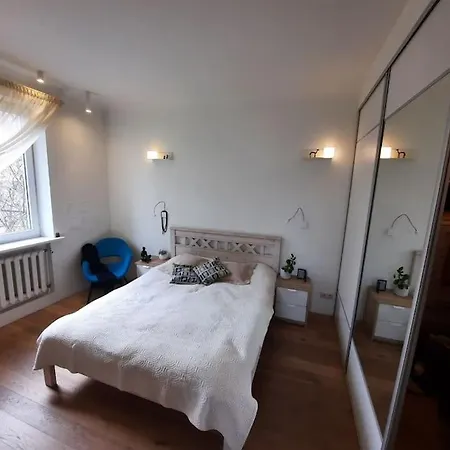 Cozy Private House With A Yard & Parking Hébergement de vacances *