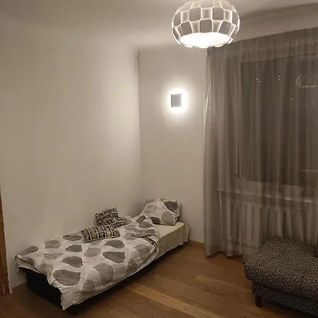 Cozy Private House With A Yard & Parking Hébergement de vacances Riga
